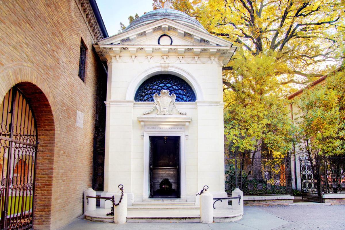 Duomo - City Center Appartamento Elegante Con Suite Ravenna Exterior photo